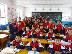 零距离的成为孩子们的“志玲